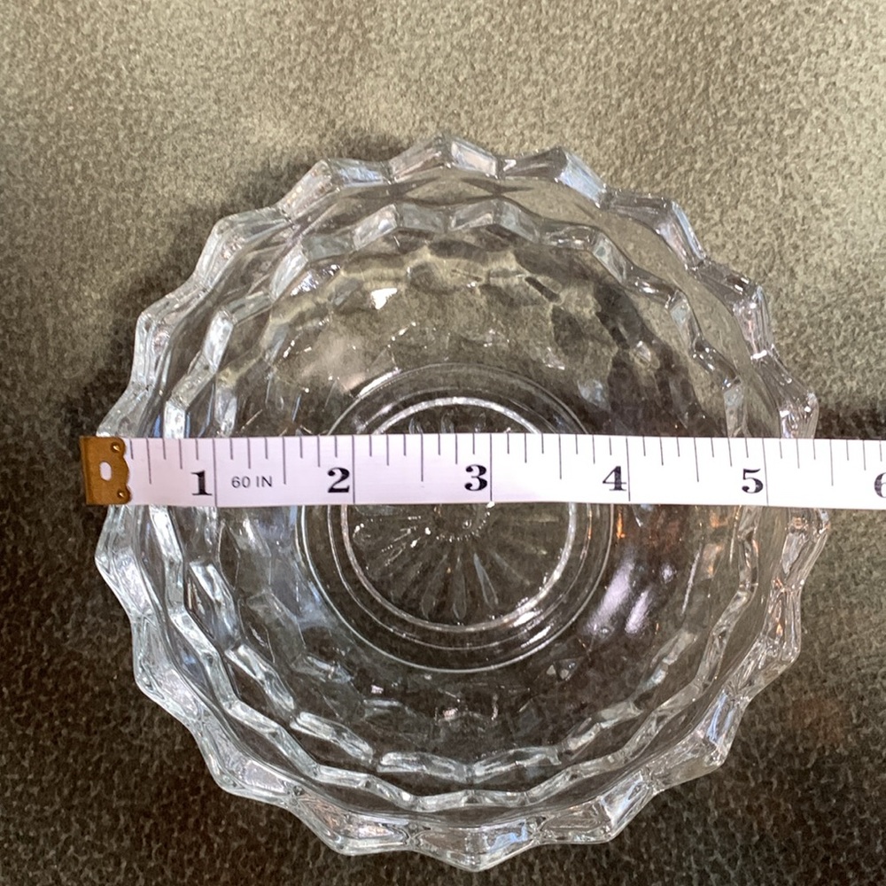 Beautiful crystal candy dish with lid. Approximately 5 1/4” x 5” x 2 1/4” - Picture 4 of 6